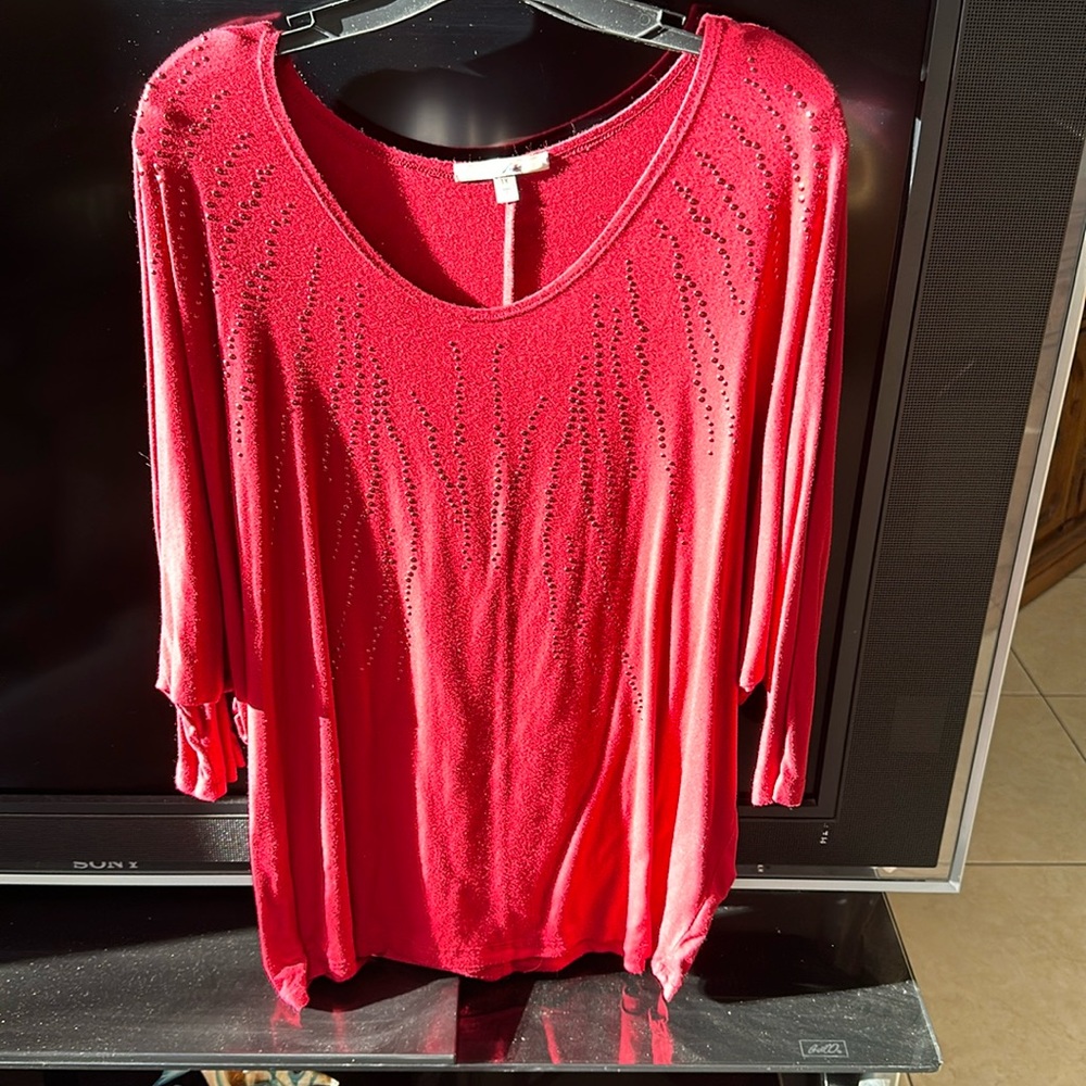 Wine/red oversized sleeve top perfect for the season!